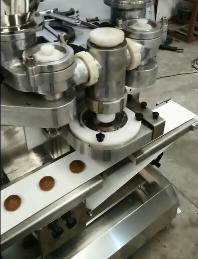 Αυτόματη μηχανή Encrusting για βουτύρου Mochi/την κόκκινη κόλλα φασολιών